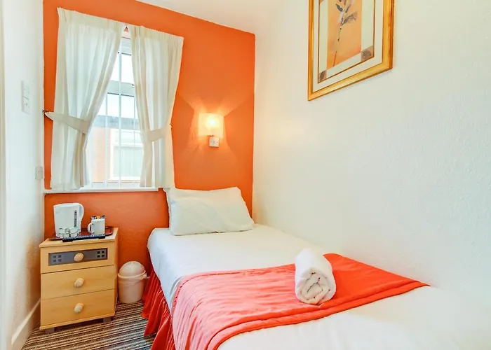 The Norwood Hotel For Groups-Blackpool Party Weekends (Adults Only)